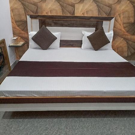 Branded Guest House Jalandhar Extérieur photo